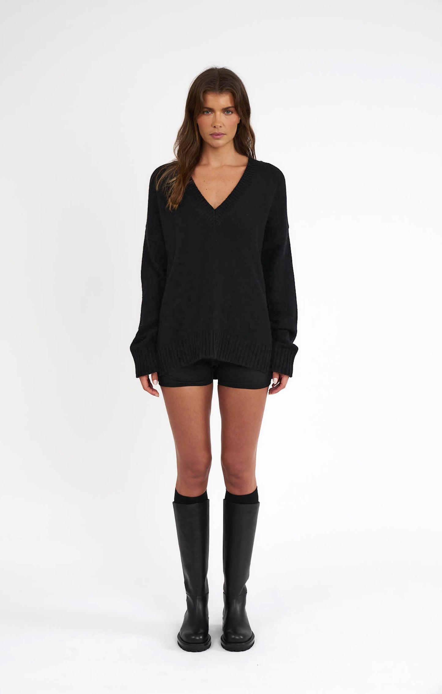 THE DEEP V-NECK JUMPER - BLACK