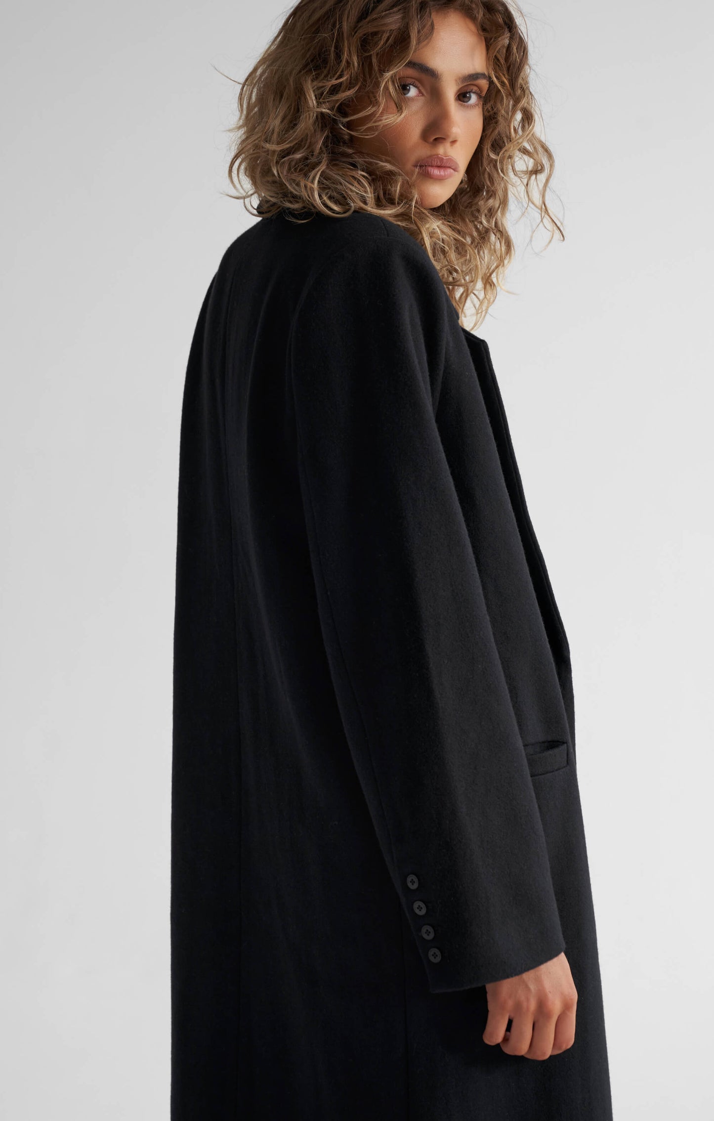 THE LONGLINE CLASSIC COAT - BLACK