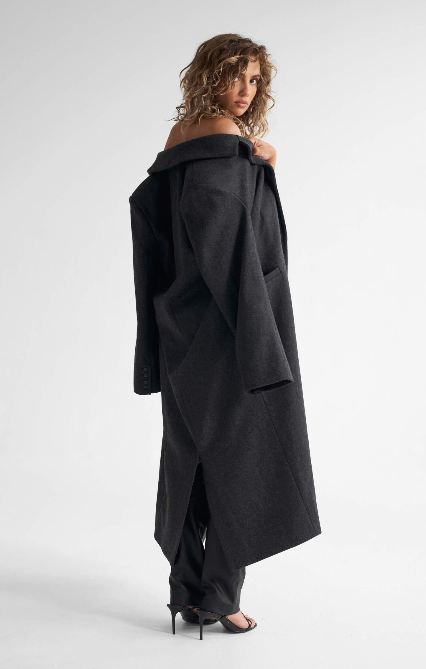 THE LONGLINE CLASSIC COAT - CHARCOAL