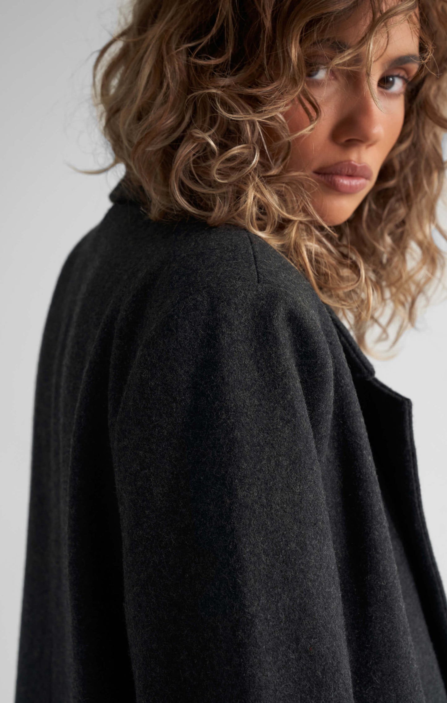 THE LONGLINE CLASSIC COAT - CHARCOAL