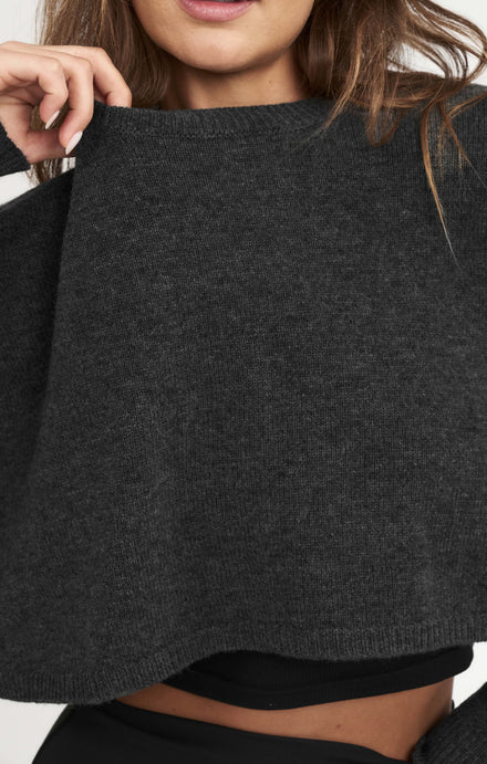 THE CROPPED UNIVERSAL KNIT 2.0 - CHARCOAL