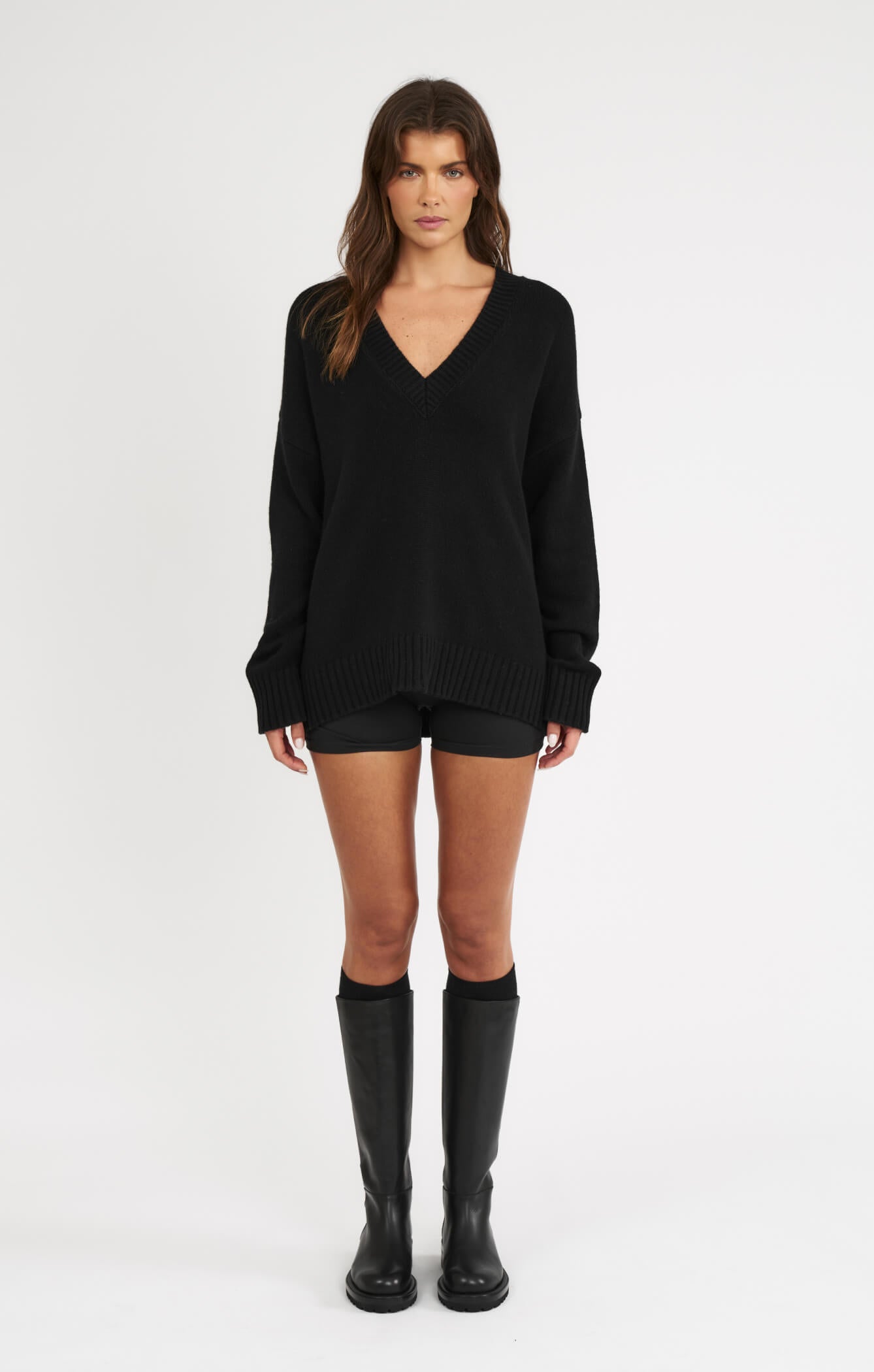 THE DEEP V-NECK JUMPER - BLACK