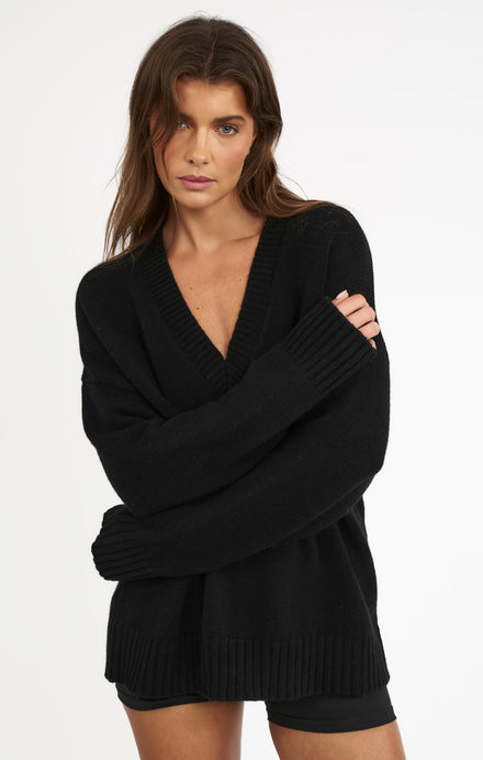 THE DEEP V-NECK JUMPER - BLACK