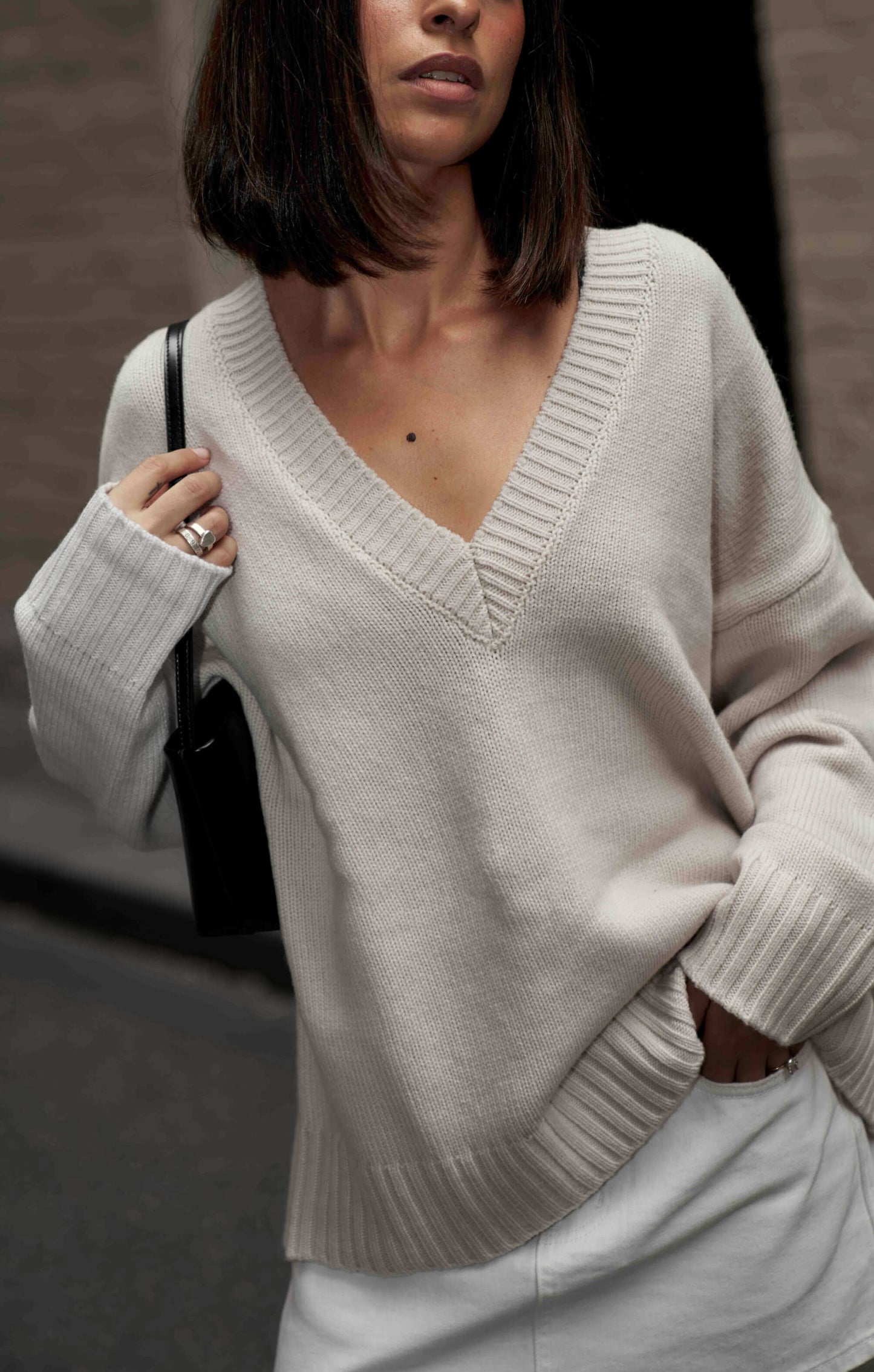 THE DEEP V-NECK JUMPER - BONE