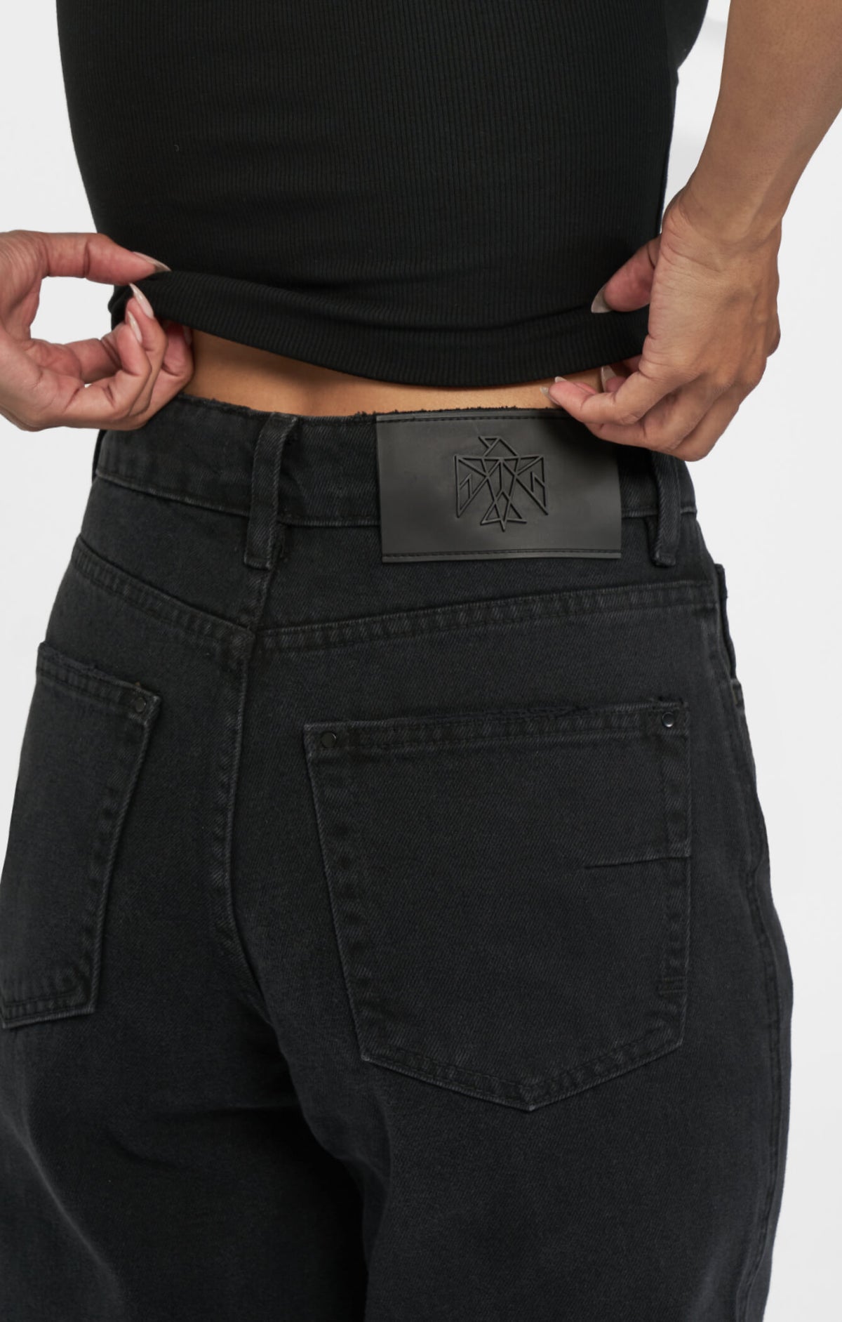 THE HIGH RISE STRAIGHT LEG JEAN - WASHED BLACK