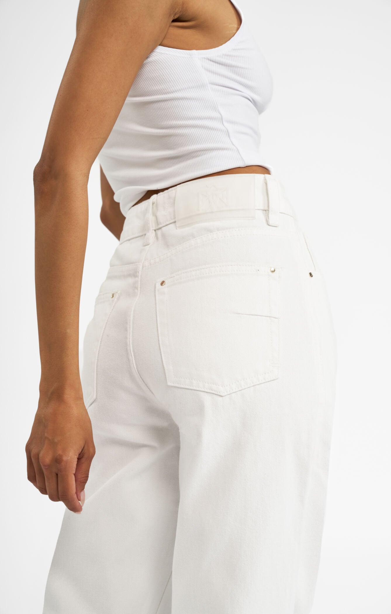 THE HIGH RISE STRAIGHT LEG JEAN - CHALK