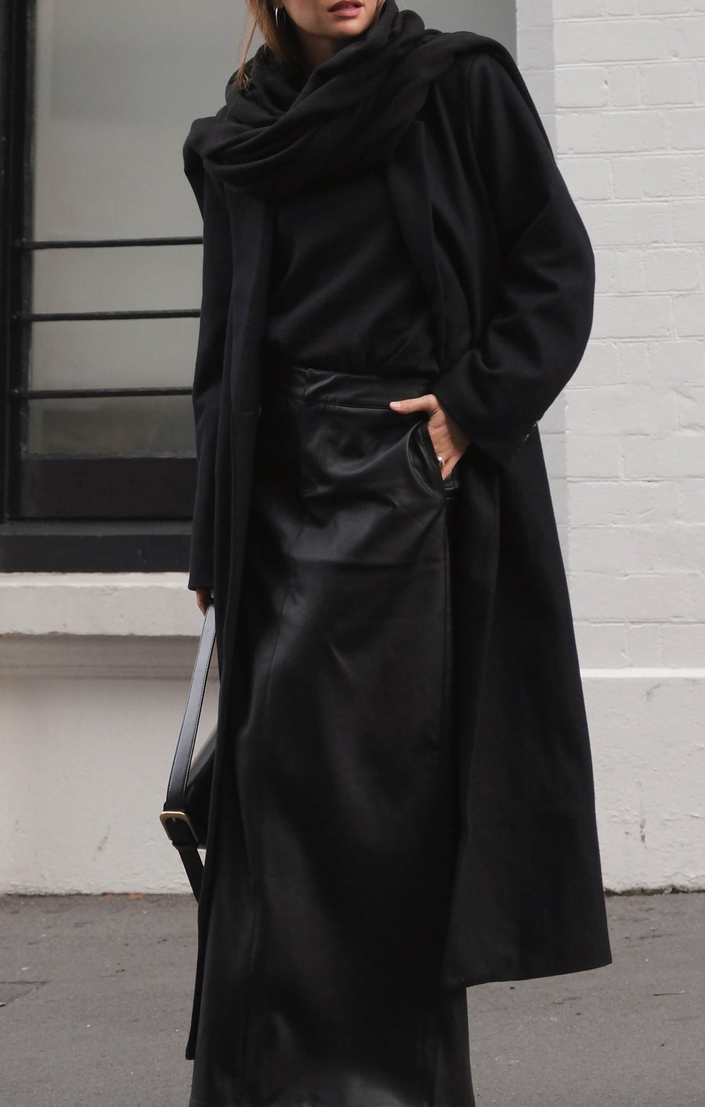 THE LONGLINE CLASSIC COAT - BLACK