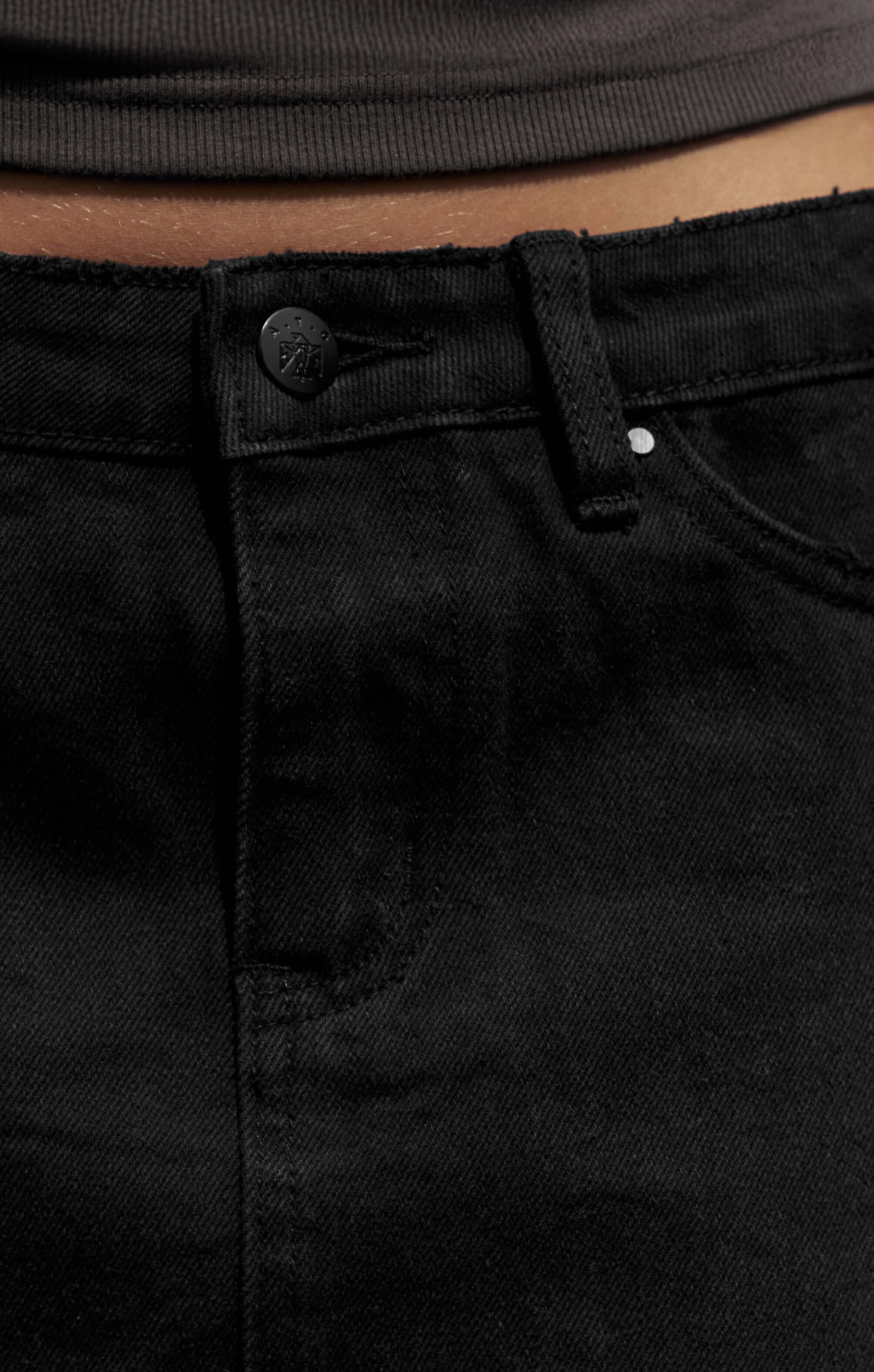 THE DENIM LOW RISE MINI SKIRT - WASHED BLACK