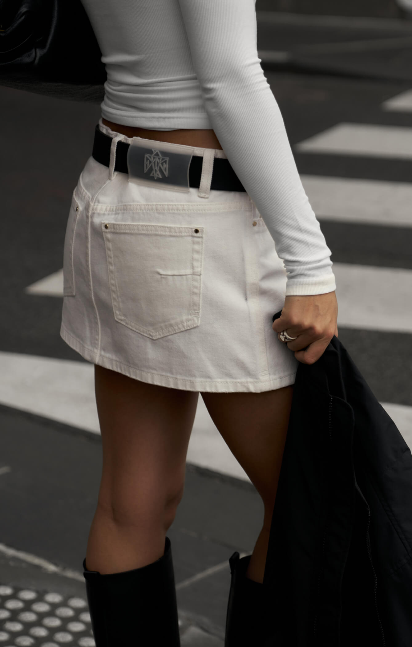 THE DENIM LOW RISE MINI SKIRT - CHALK