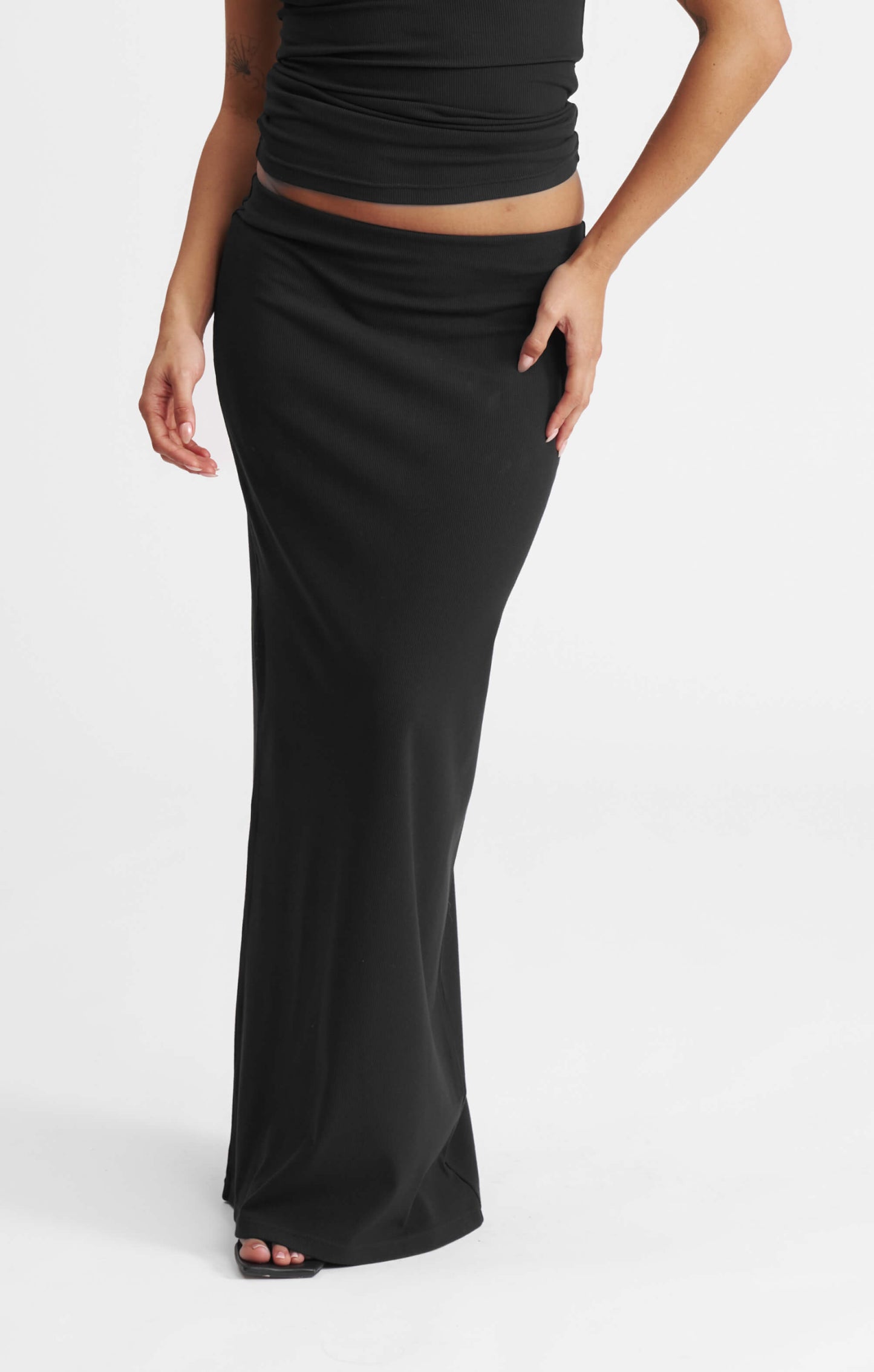 THE LUXE RIB MAXI SKIRT - BLACK