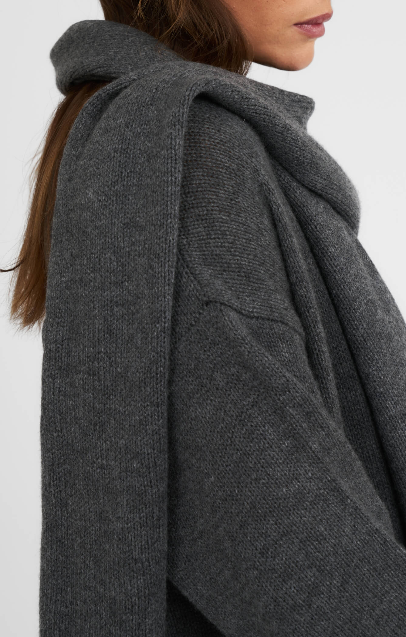 THE WRAP AROUND SCARF - CHARCOAL