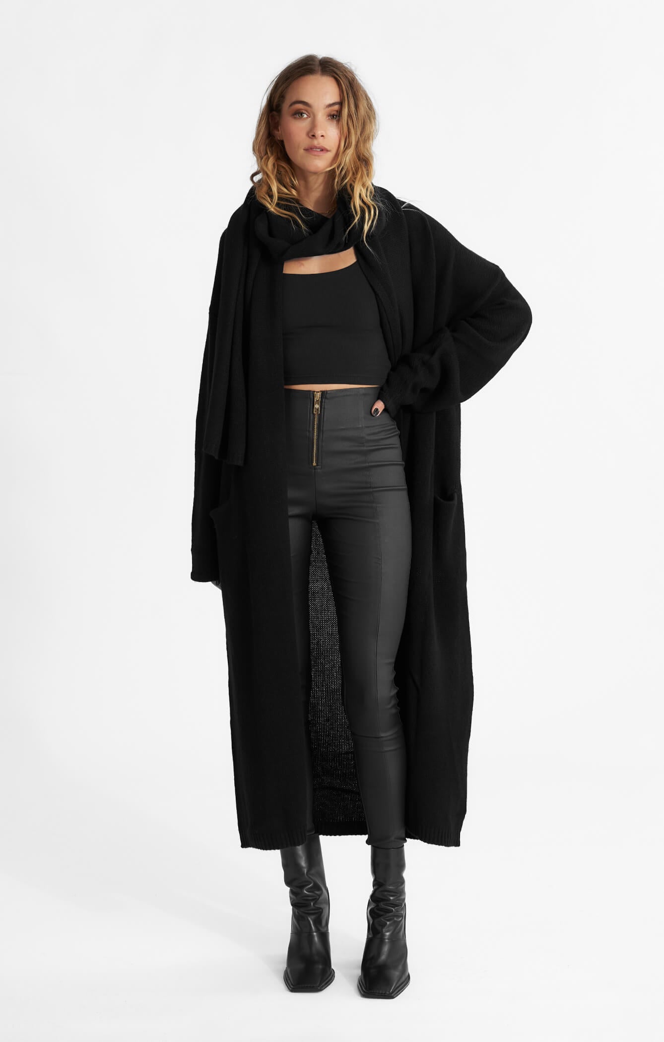 THE WRAP AROUND SCARF - BLACK