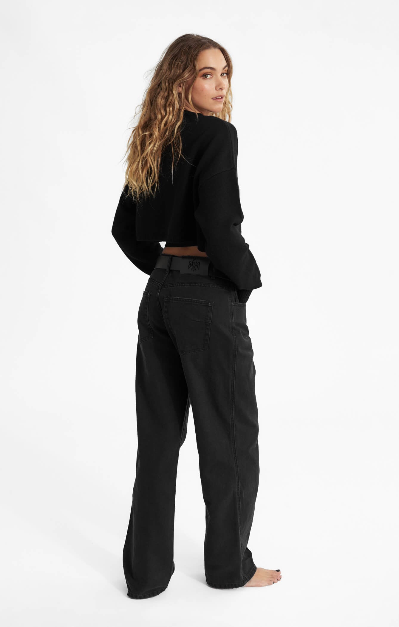 THE CROPPED UNIVERSAL KNIT 2.0 - BLACK