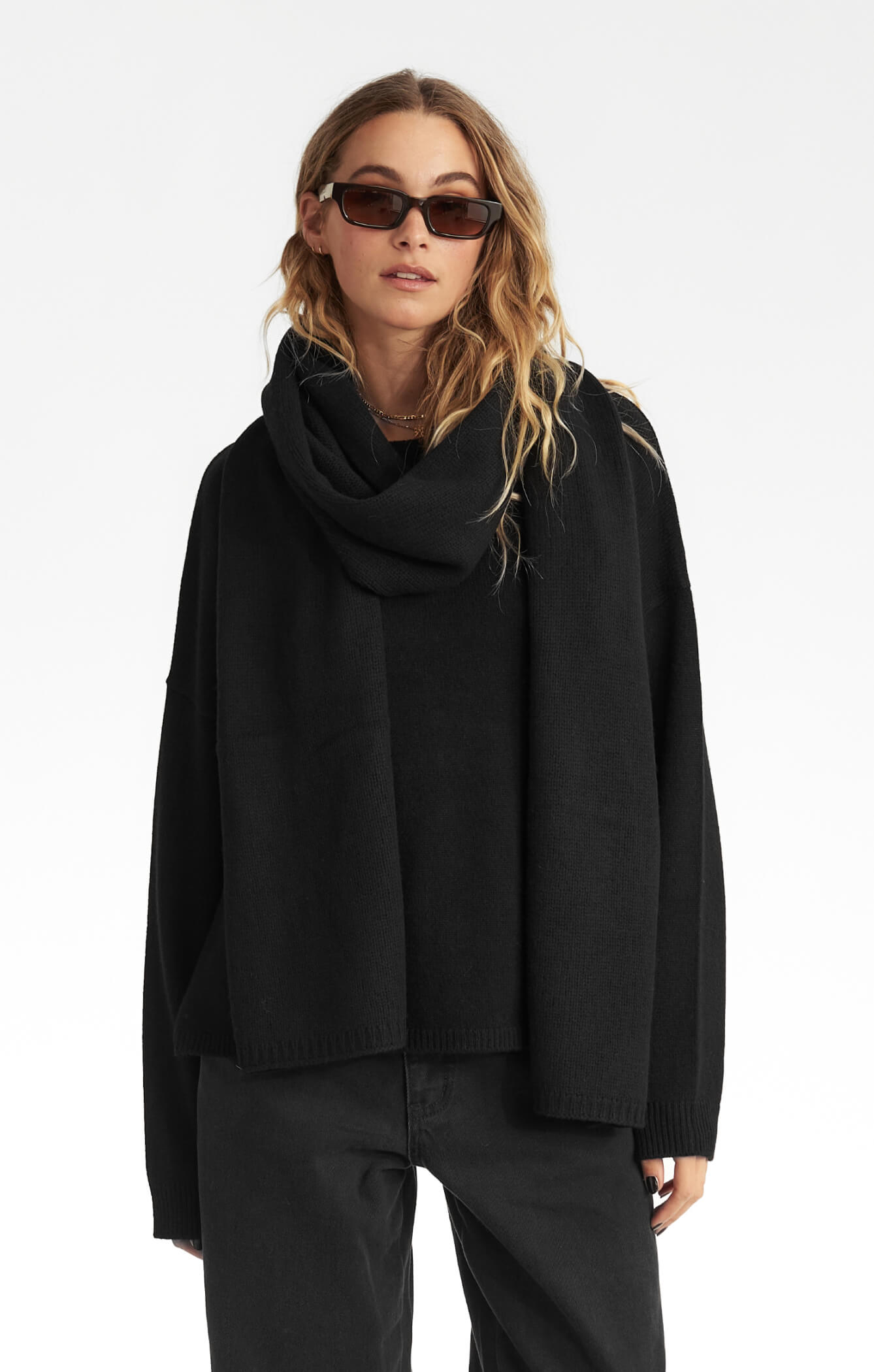 THE WRAP AROUND SCARF - BLACK