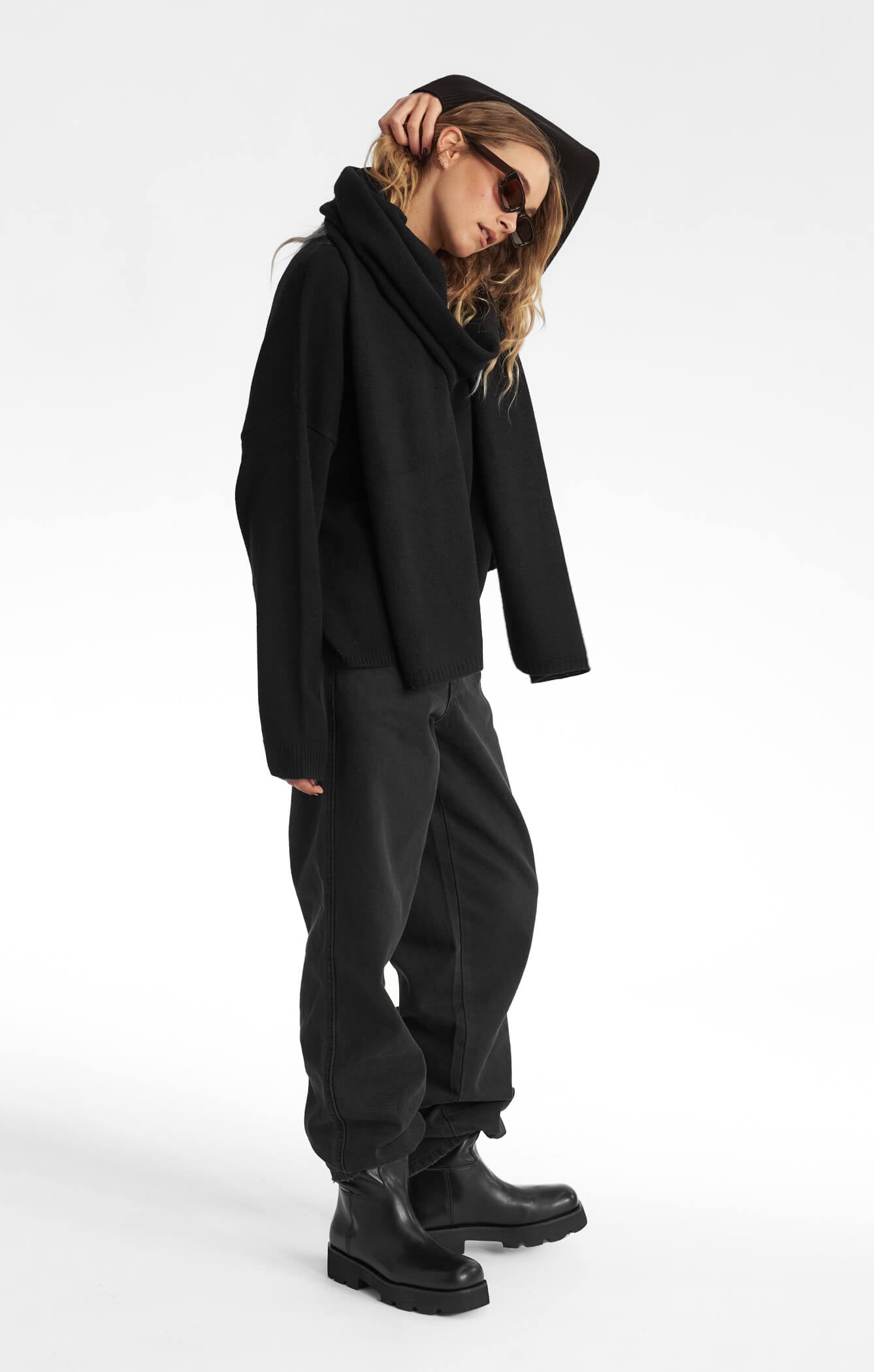 THE WRAP AROUND SCARF - BLACK