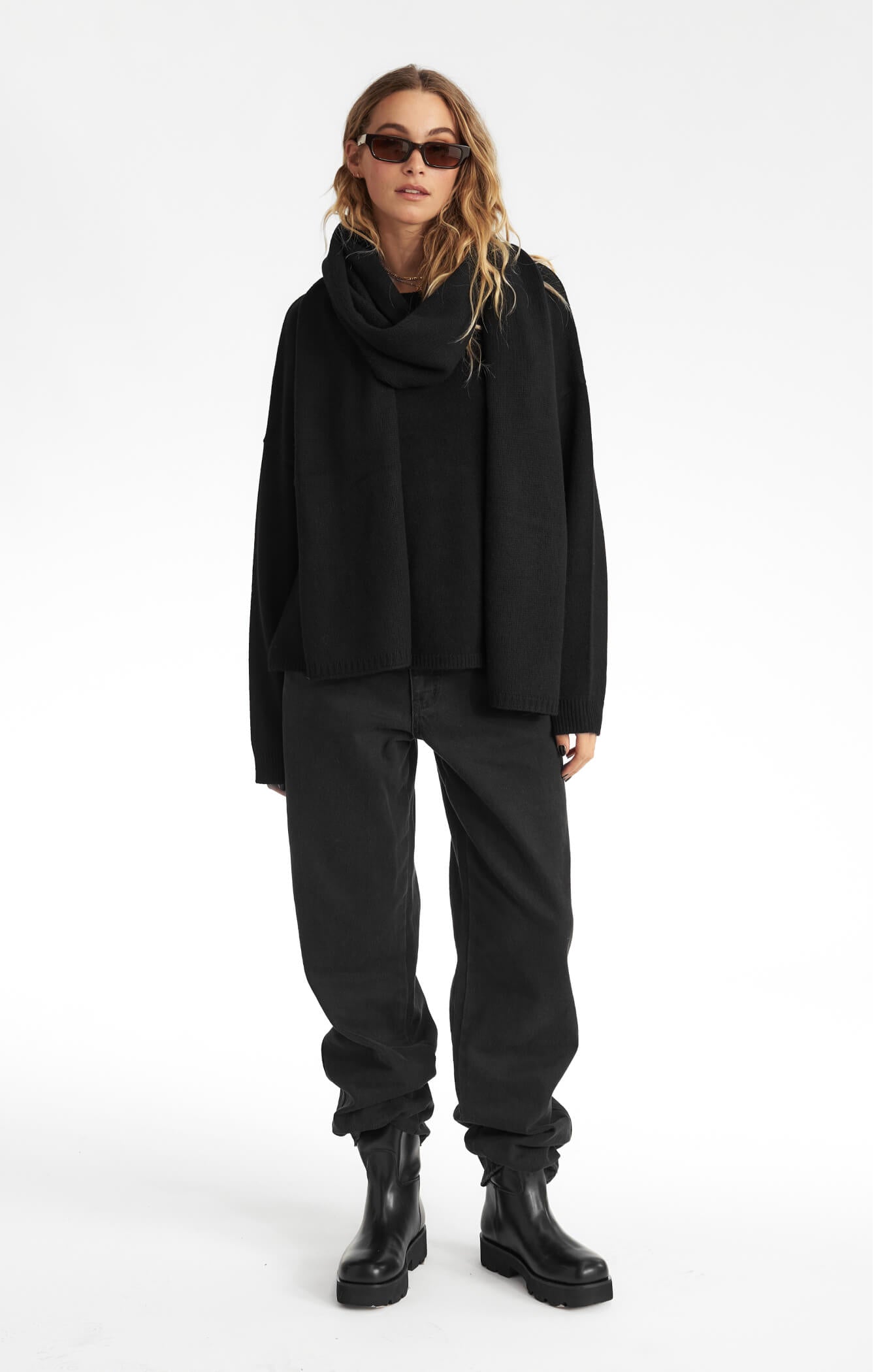 THE WRAP AROUND SCARF - BLACK