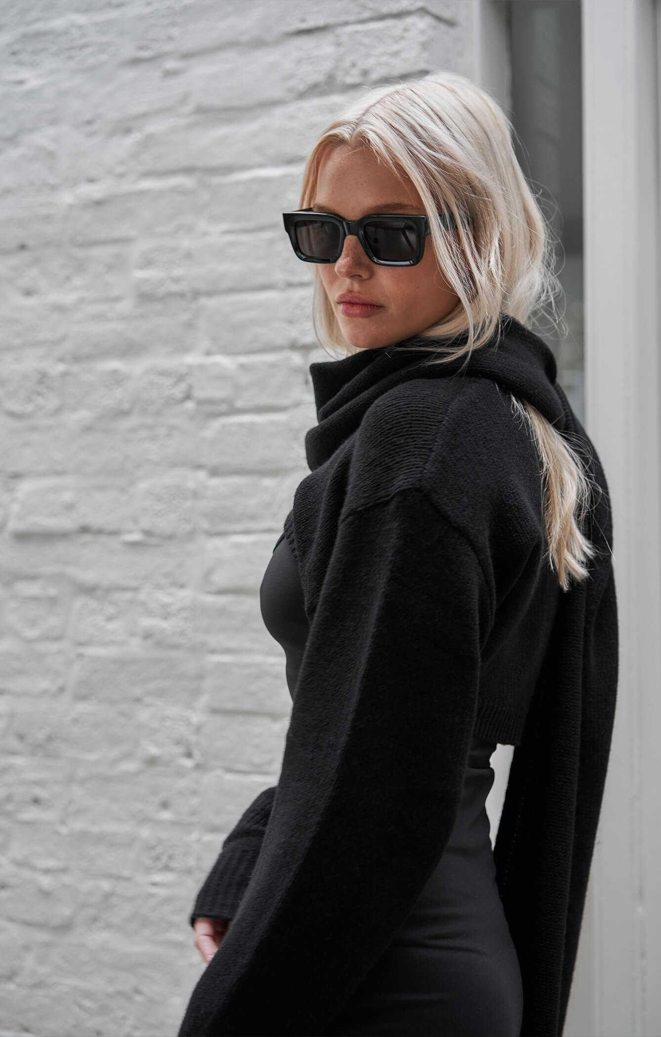 THE SUPER CROP KNIT - BLACK