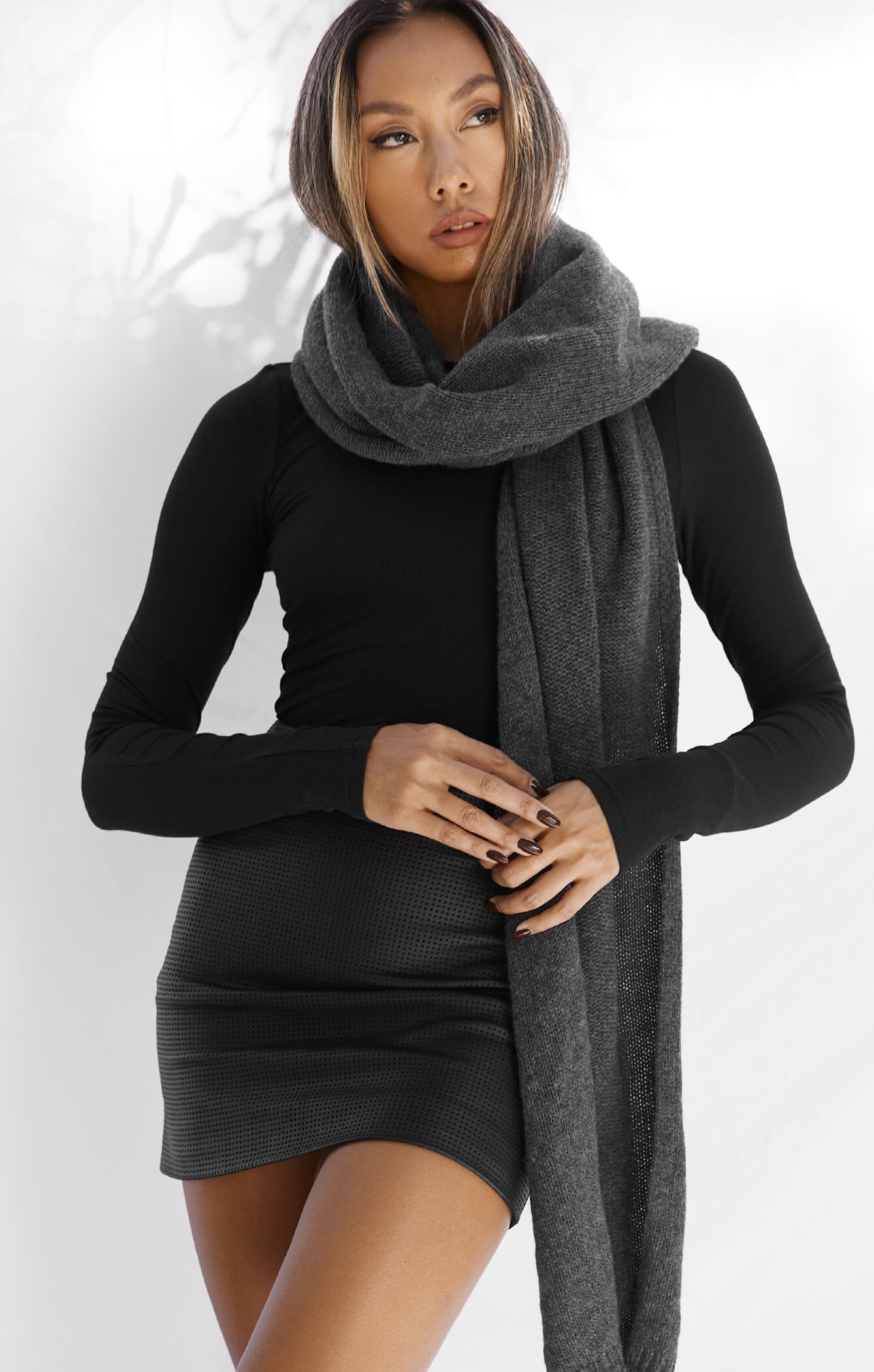 THE WRAP AROUND SCARF - CHARCOAL