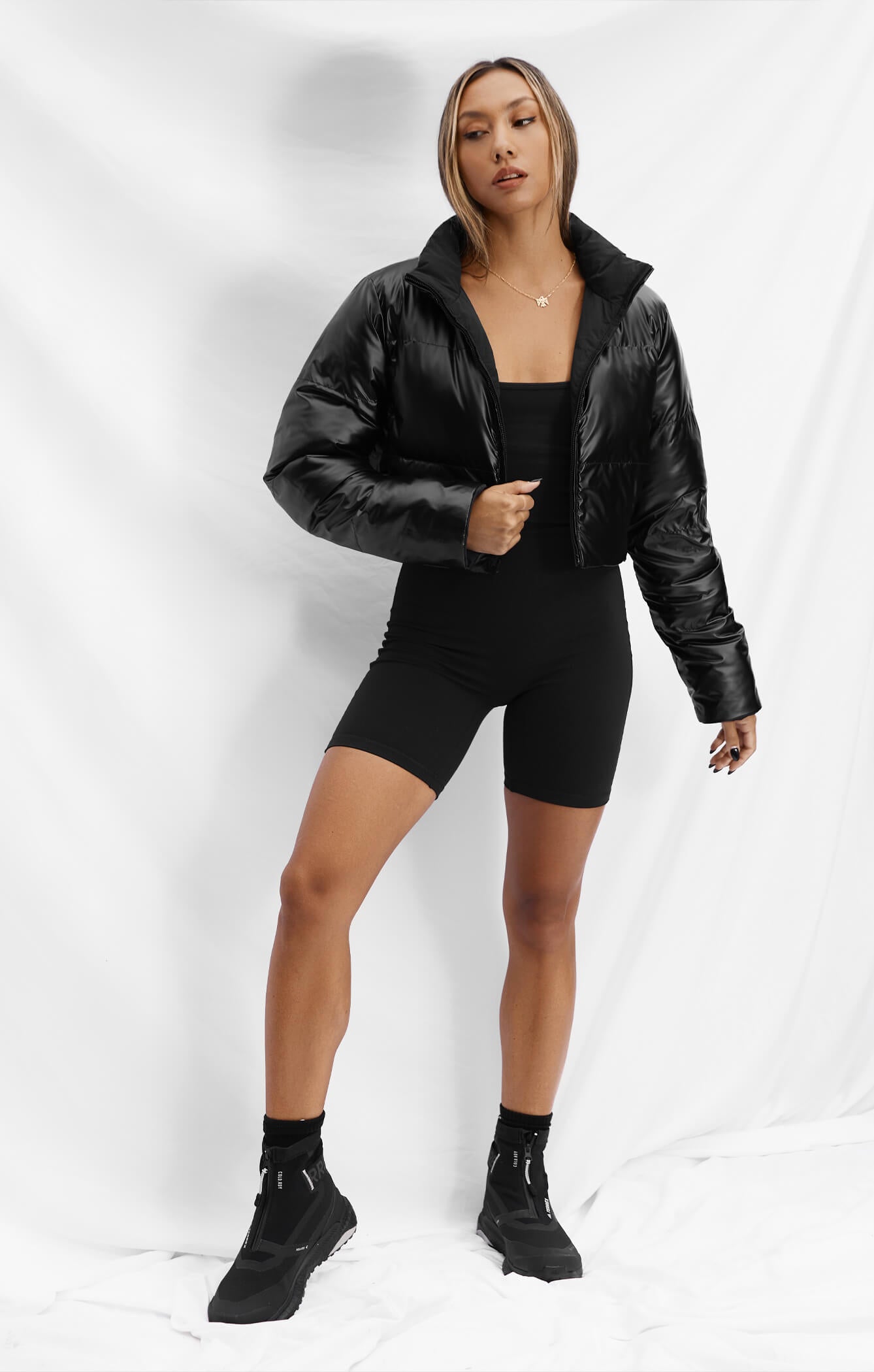 THE VEGAN PUFF™ REVERSIBLE CROP JACKET - PATENT/BLACK