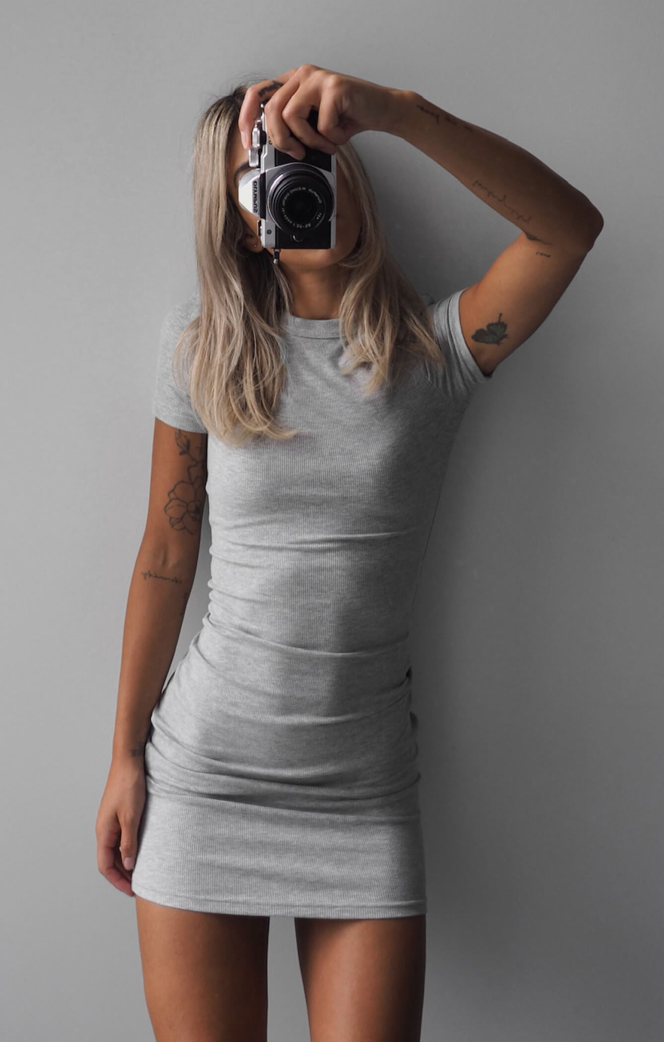 THE LUXE RIB BABY MINI DRESS - MID GREY