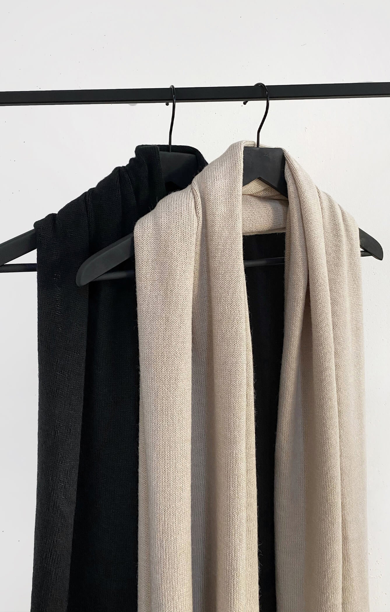 THE BLANKET SCARF - BLACK