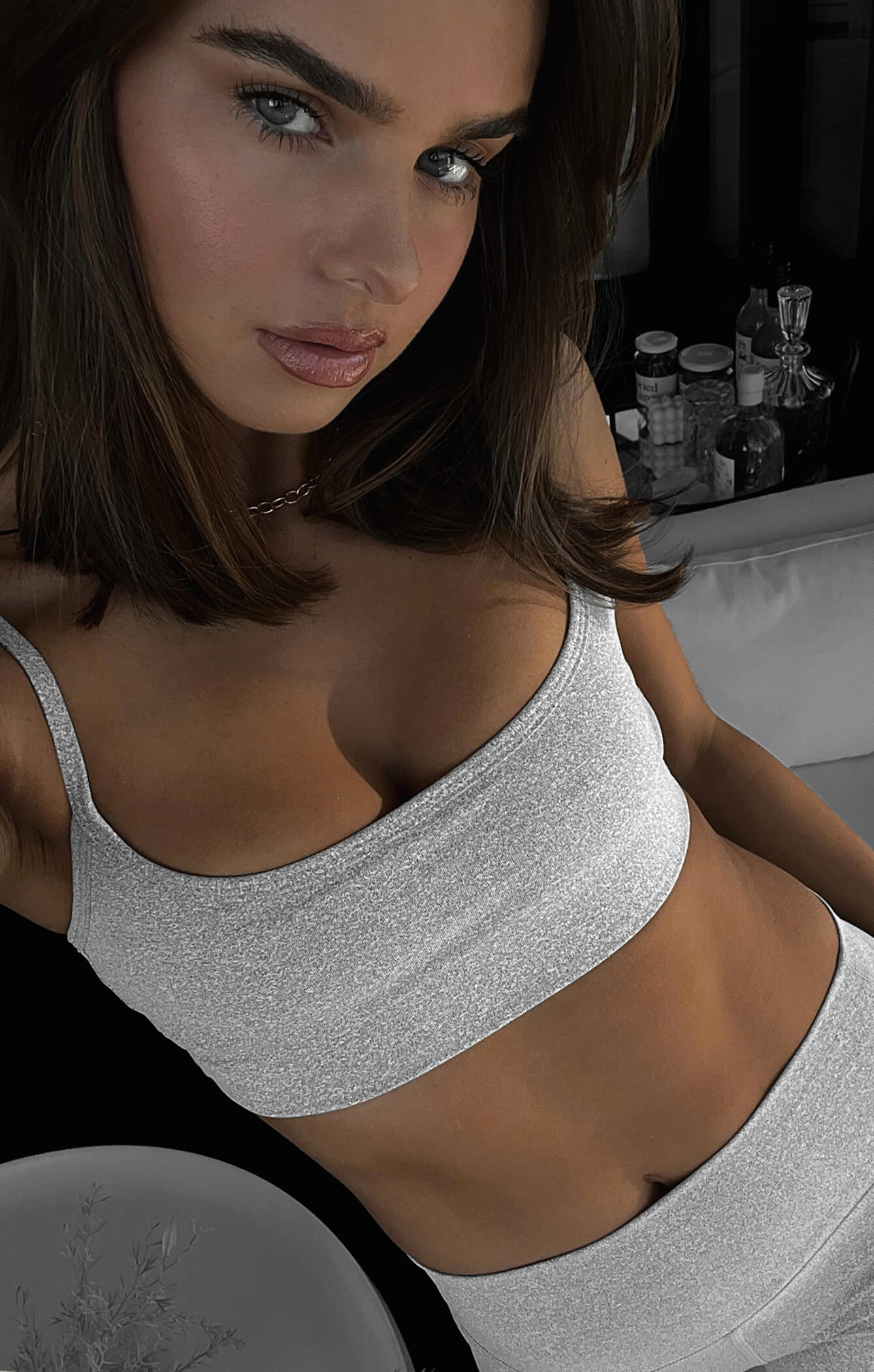 THE A.T.G SCULPT™ SEAMLESS CROP - GREY STATIC